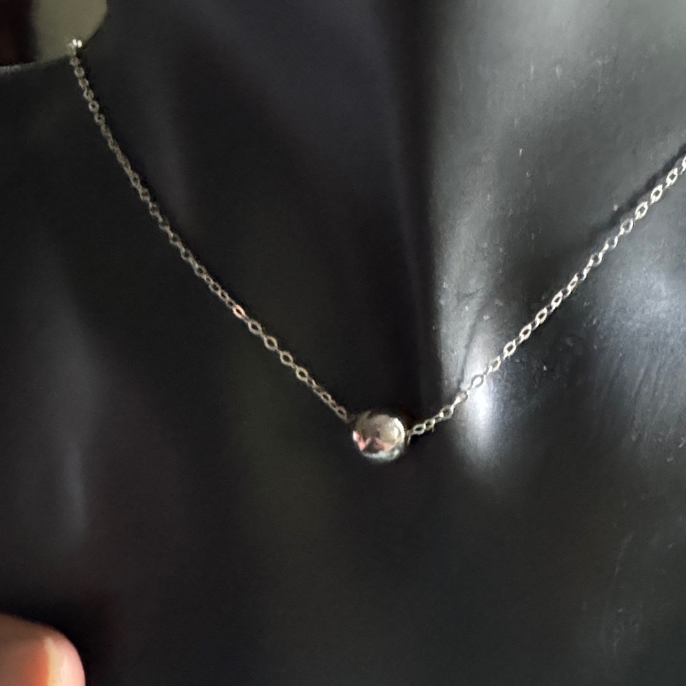 Elegant 925 Starling Silver Necklace with 8mm 925 Starling Silver ball.